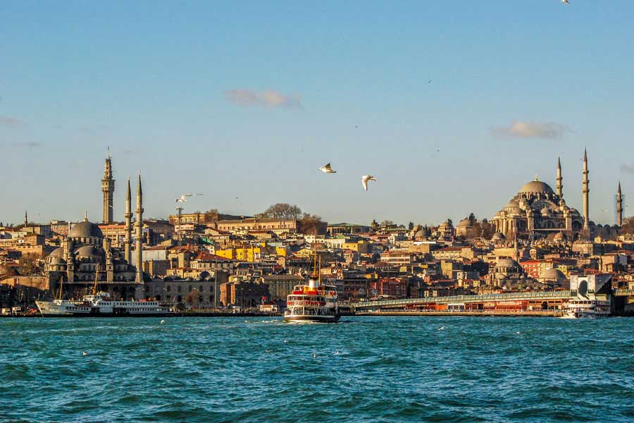 Eminonu,-Istanbul-engin-yapici-WA1u0scVLZU-unsplash